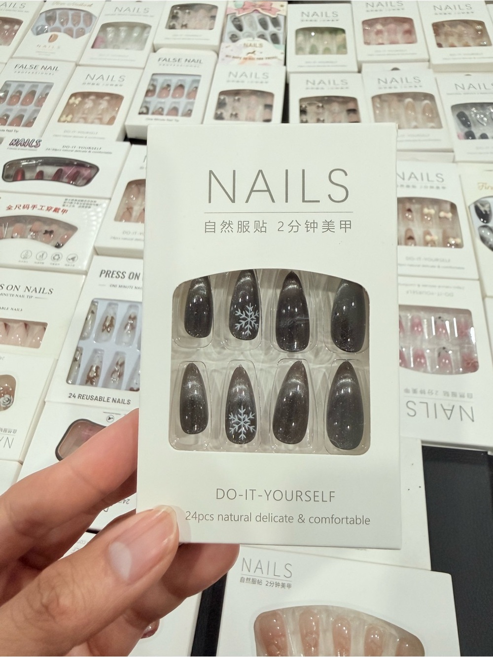 Do-It-Yourself Press-On Nail Set — Black with Snowflake Accent